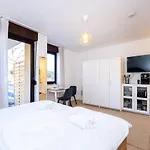 Nettes Apartment Mit Terrasse